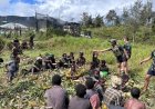 Satgas Yonif 621/Manuntung Gelar Makan Bersama Warga Agen-Gen, Perkuat Persaudaraan di Pegunungan Papua