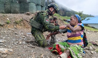 Satgas Yonif 621/Manuntung Boyong Kesehatan ke Pedalaman Papua