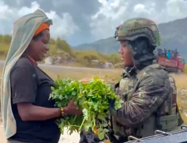 Satgas Yonif 621/Manuntung Dongkrak Ekonomi Warga Sinak Papua Lewat Borong Sayur